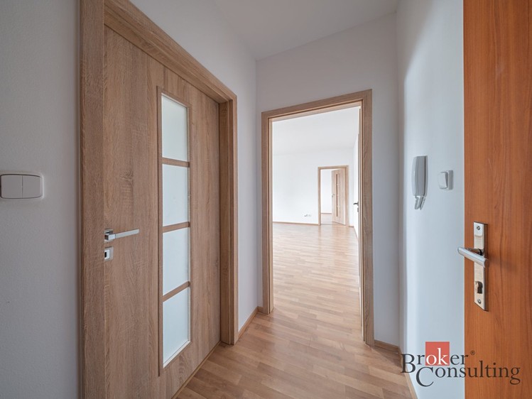 Pronájem bytu 1+1 32 m² - foto 4