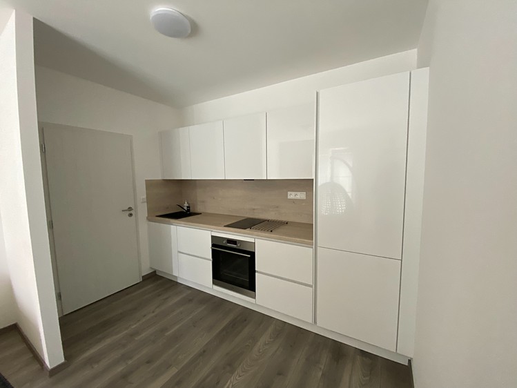 Pronájem bytu 1+kk 28 m² - foto 4