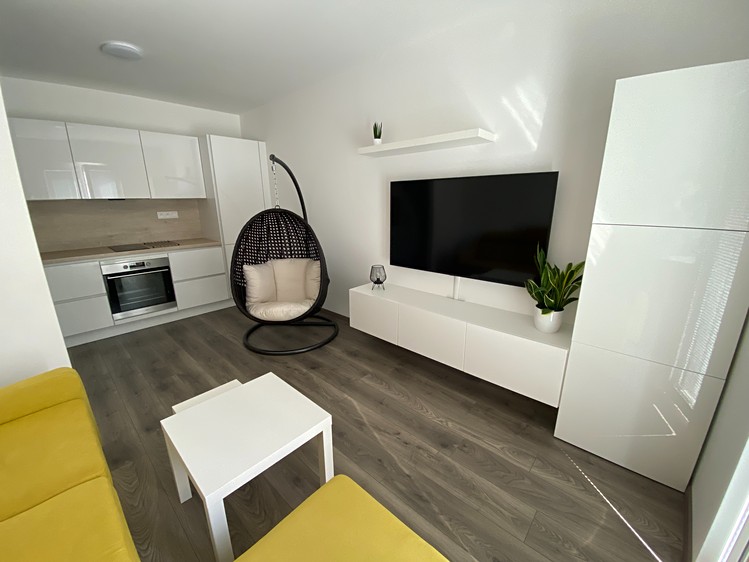 Pronájem bytu 1+kk 28 m² - foto 1