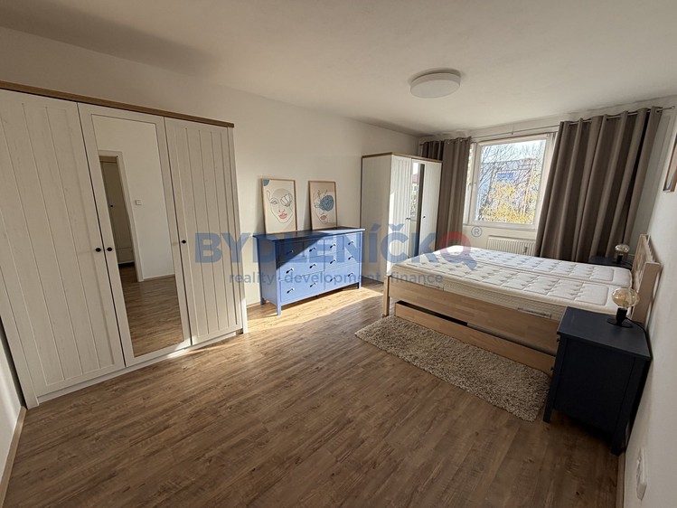 Pronájem bytu 3+1 85 m² - foto 1