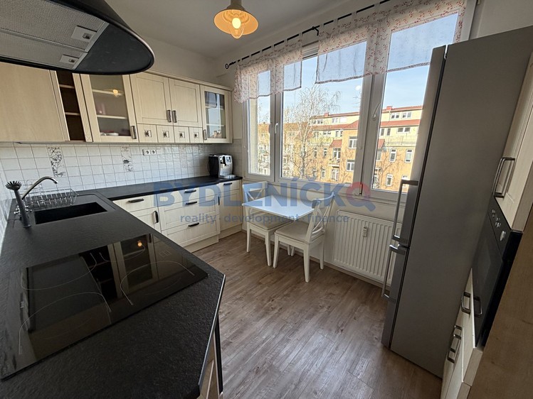 Pronájem bytu 3+1 85 m² - foto 2