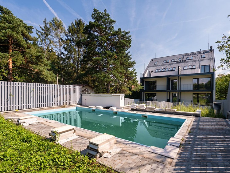 Pronájem bytu 1+kk 37 m² (Podkrovní) - foto 1