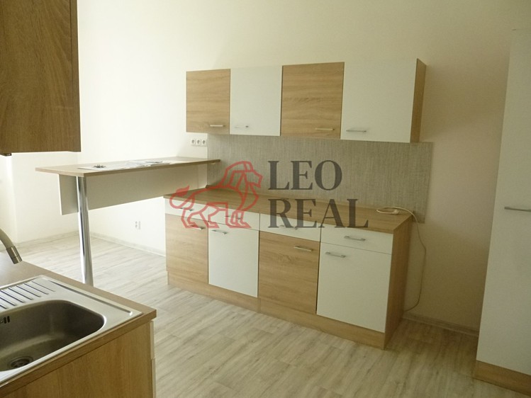 Pronájem bytu 2+1 72 m² - foto 4