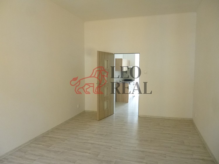 Pronájem bytu 2+1 72 m² - foto 8