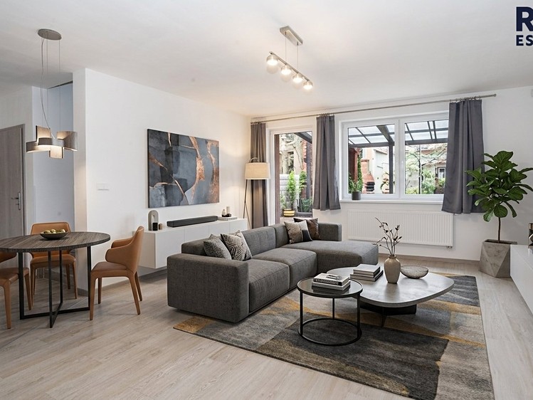 Pronájem bytu 4+kk 108 m² (Jednopodlažní) - foto 1