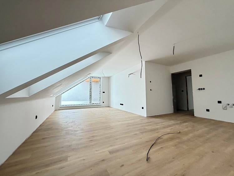 Pronájem bytu 3+kk 84 m² (Jednopodlažní) - foto 1