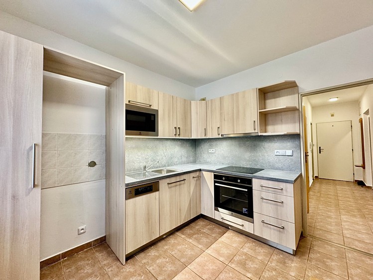 Pronájem bytu 2+1 57 m² - foto 5
