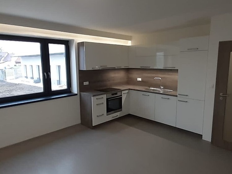 Pronájem bytu 3+kk 72 m² - foto 1