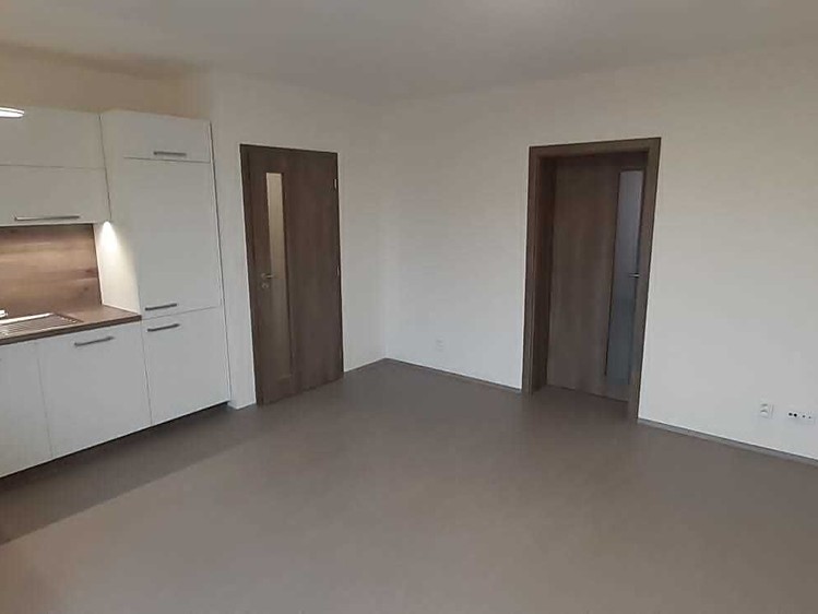 Pronájem bytu 3+kk 72 m² - foto 2