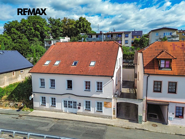 Pronájem bytu 3+1 90 m² - foto 1