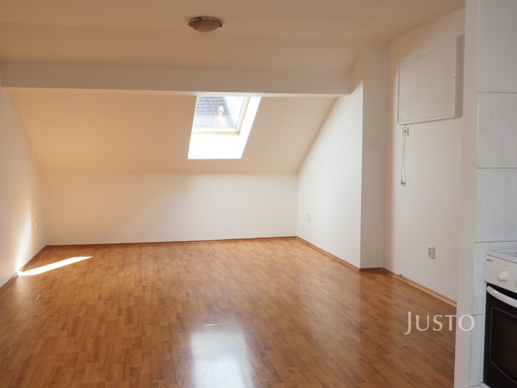 Pronájem bytu 2+kk 61 m² - foto 3