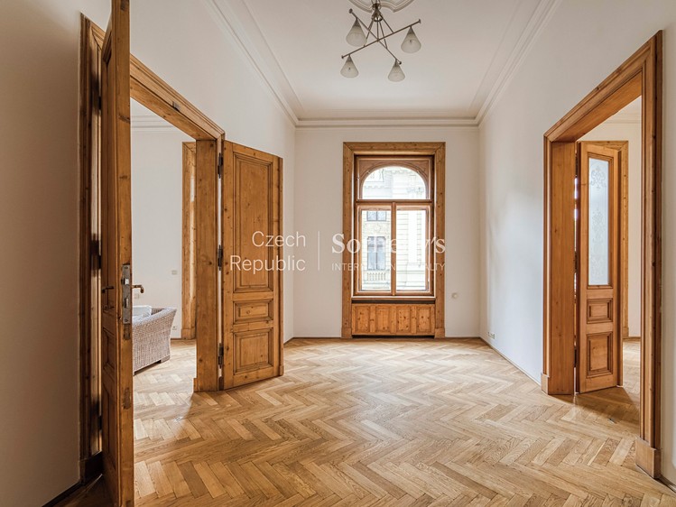 Pronájem bytu 6 pokojů a více 255 m² - foto 2