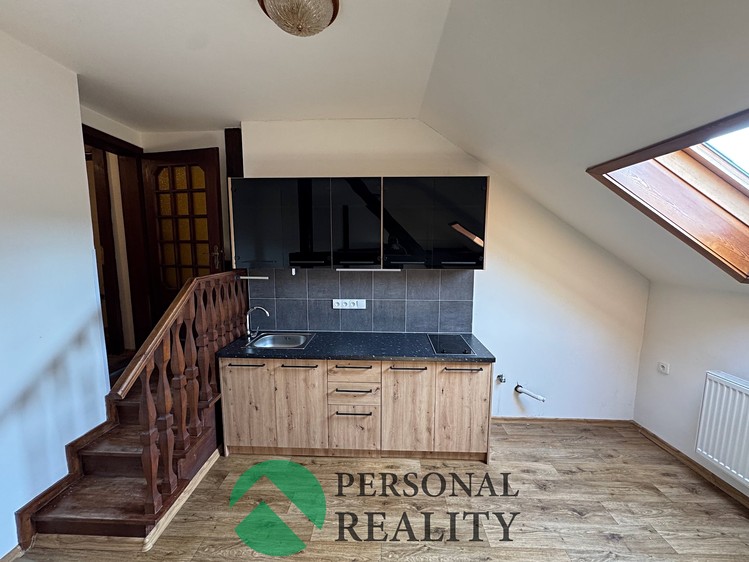 Pronájem bytu 1+kk 36 m² (Podkrovní) - foto 1
