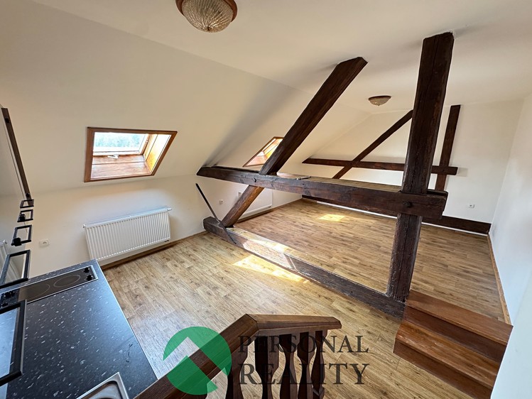 Pronájem bytu 1+kk 36 m² (Podkrovní) - foto 3