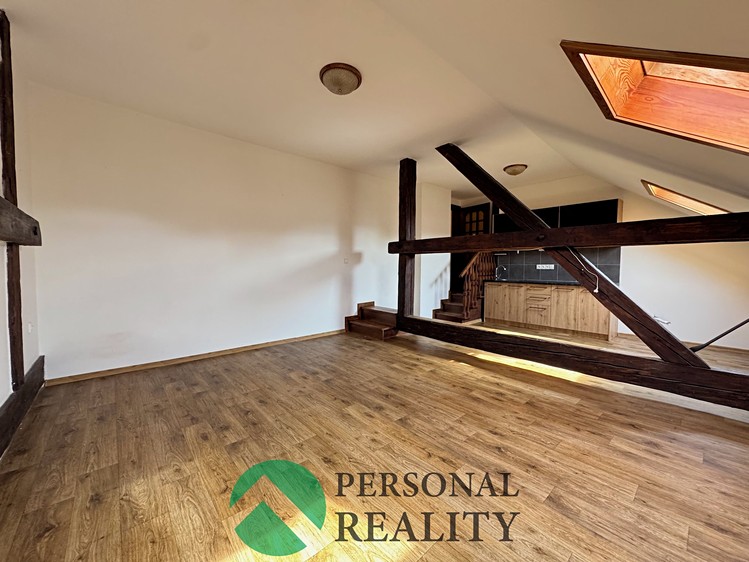 Pronájem bytu 1+kk 36 m² (Podkrovní) - foto 4