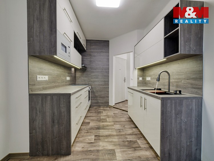 Pronájem bytu 4+1 121 m² - foto 8