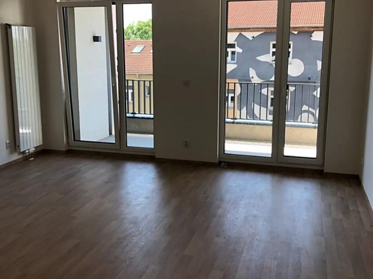 Pronájem bytu 2+kk 55 m² (Jednopodlažní) - foto 2