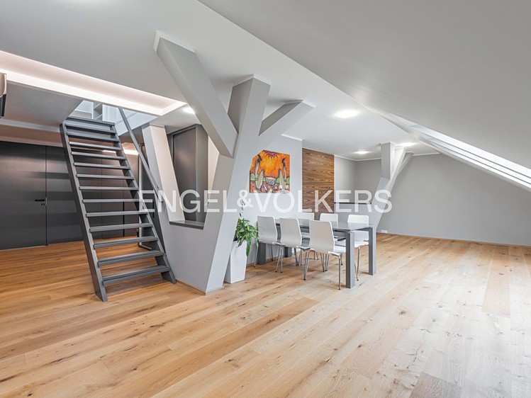 Pronájem bytu 4+kk 135 m² - foto 4