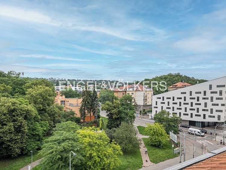 Pronájem bytu 4+kk 135 m² - foto 3