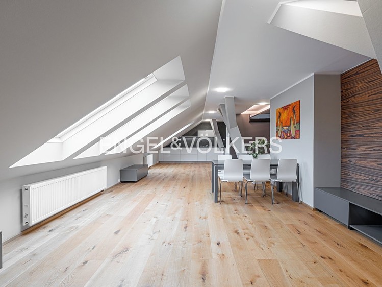 Pronájem bytu 4+kk 135 m² - foto 1