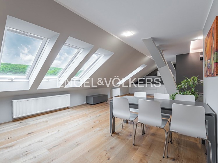 Pronájem bytu 4+kk 135 m² - foto 2