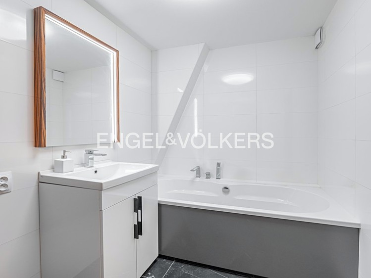 Pronájem bytu 4+kk 135 m² - foto 8