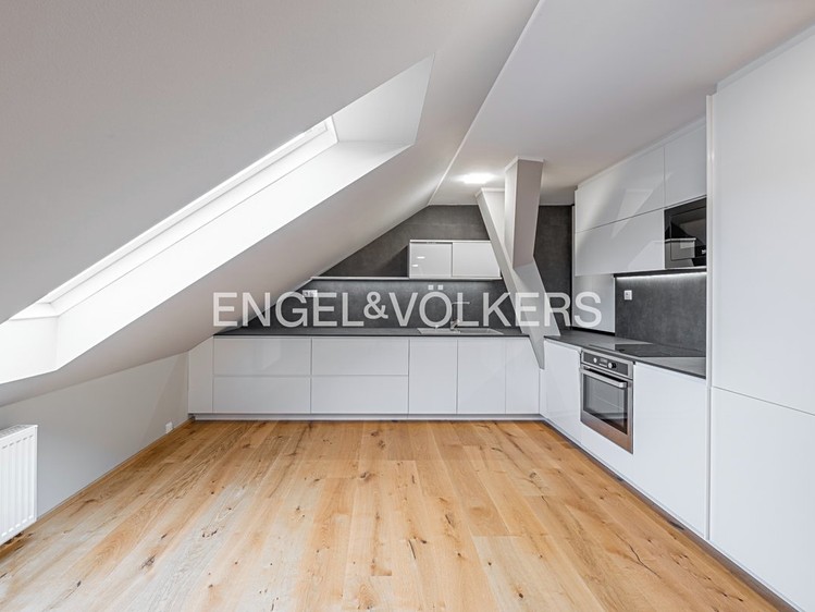 Pronájem bytu 4+kk 135 m² - foto 5