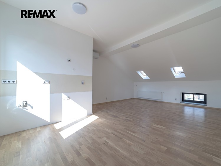 Pronájem bytu 3+kk 87 m² - foto 5