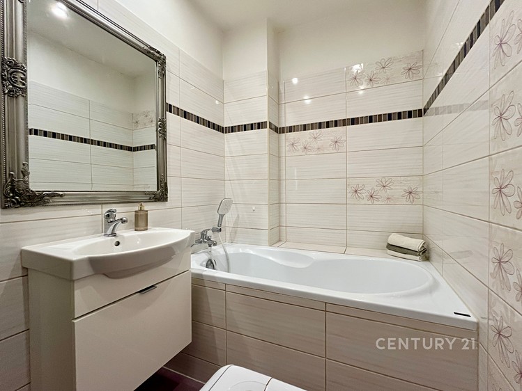 Pronájem bytu 3+kk 70 m² - foto 3
