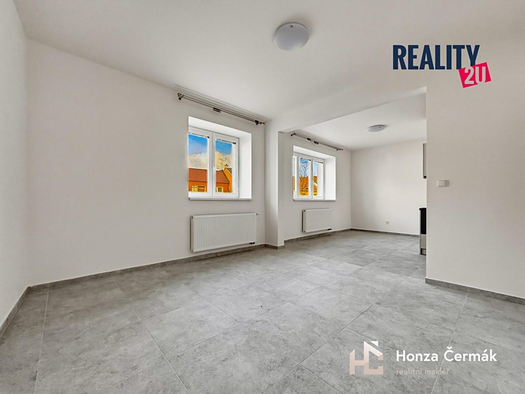 Pronájem bytu 1+kk 38 m² - foto 3