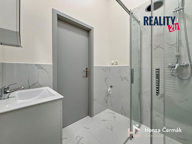 Pronájem bytu 2+kk 70 m² - foto 8