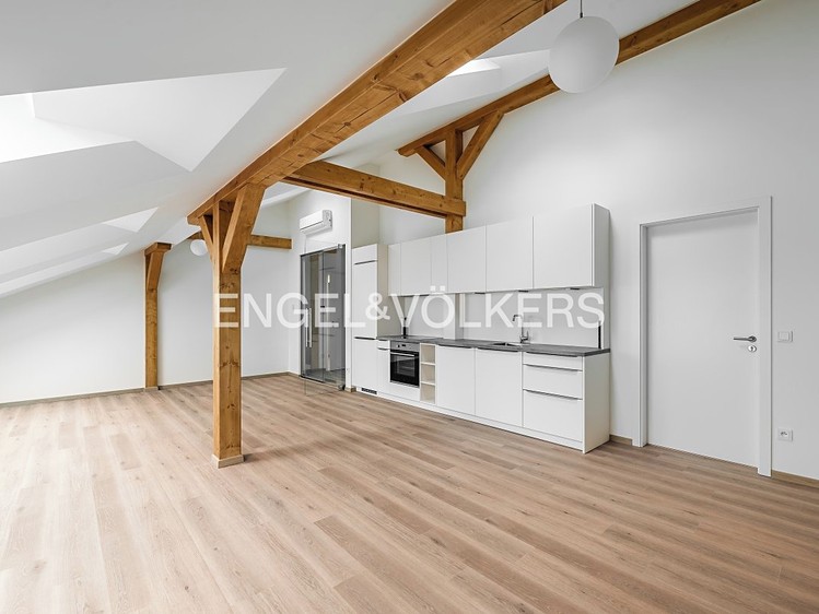 Pronájem bytu 2+kk 79 m² - foto 1