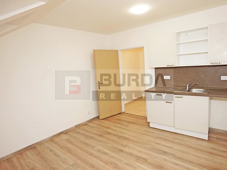 Pronájem bytu 1+kk 25 m² - foto 3