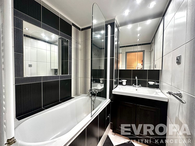 Pronájem bytu 2+1 54 m² - foto 3