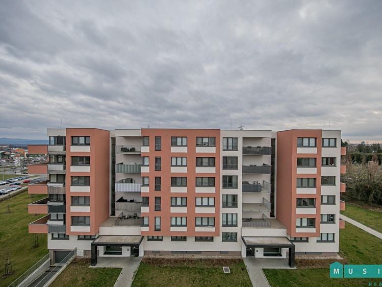 Pronájem bytu 1+kk 35 m² - foto 1
