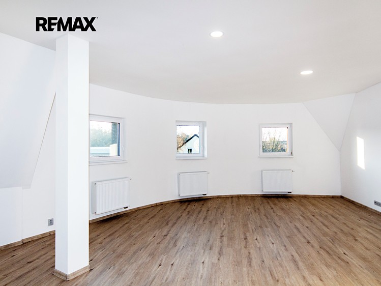 Pronájem bytu 3+kk 86 m² - foto 3