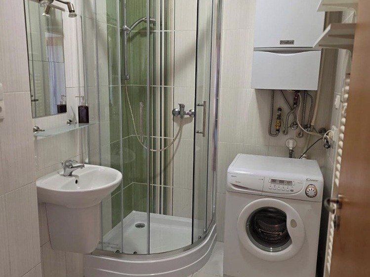 Pronájem bytu 1+kk 38 m² - foto 7
