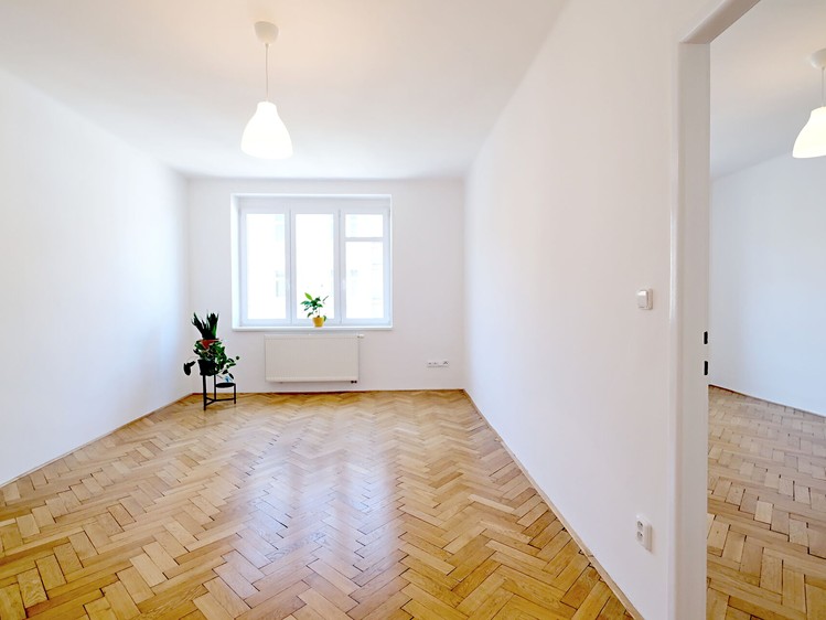 Pronájem bytu 2+1 72 m² (Jednopodlažní) - foto 2