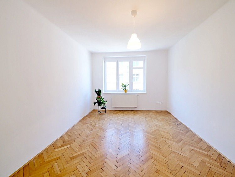 Pronájem bytu 2+1 72 m² (Jednopodlažní) - foto 1