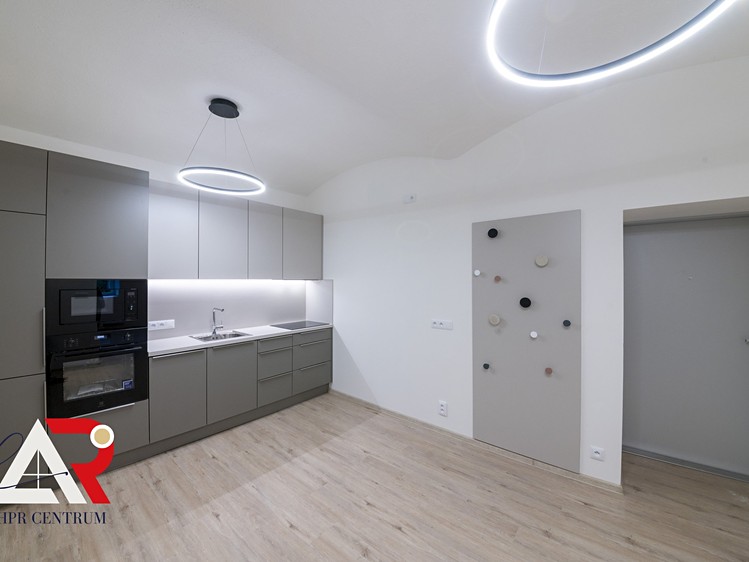 Pronájem bytu 2+1 60 m² - foto 1