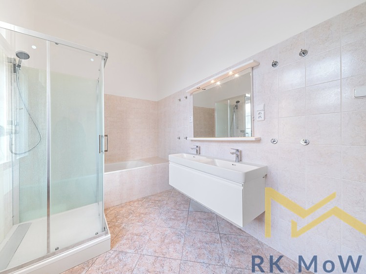 Pronájem bytu 6 pokojů a více 272 m² - foto 3