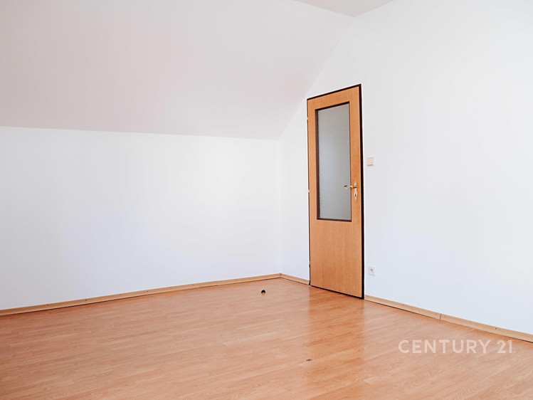 Pronájem bytu 3+1 83 m² - foto 4