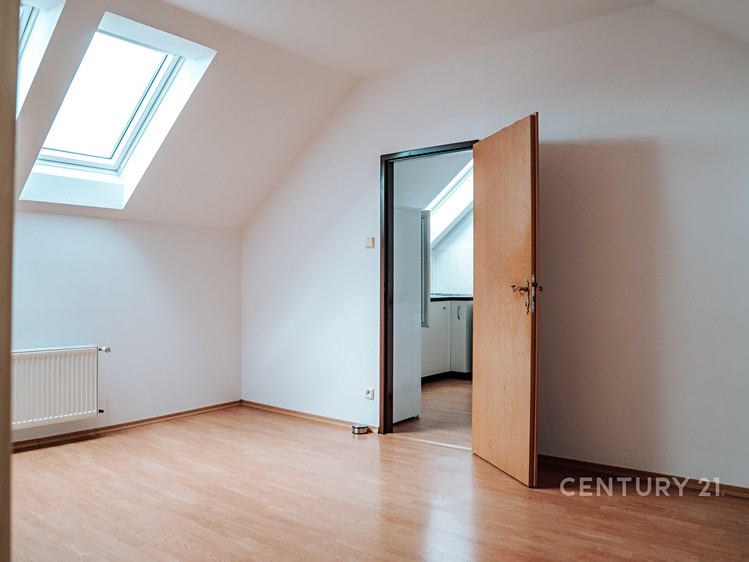 Pronájem bytu 3+1 83 m² - foto 8