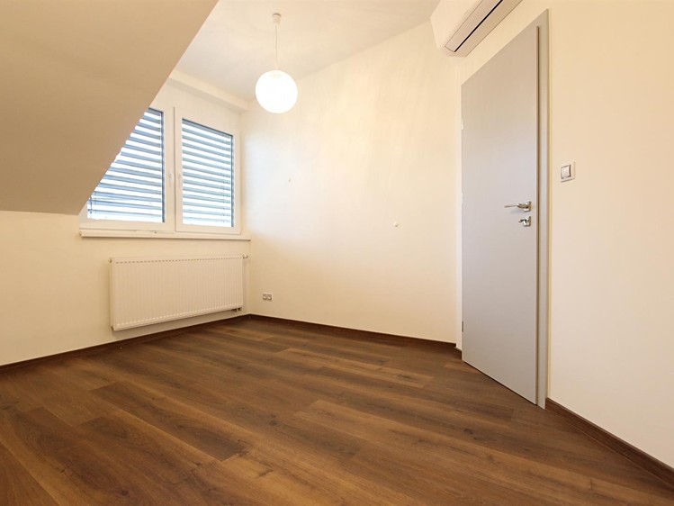 Pronájem bytu 4+kk 112 m² - foto 2