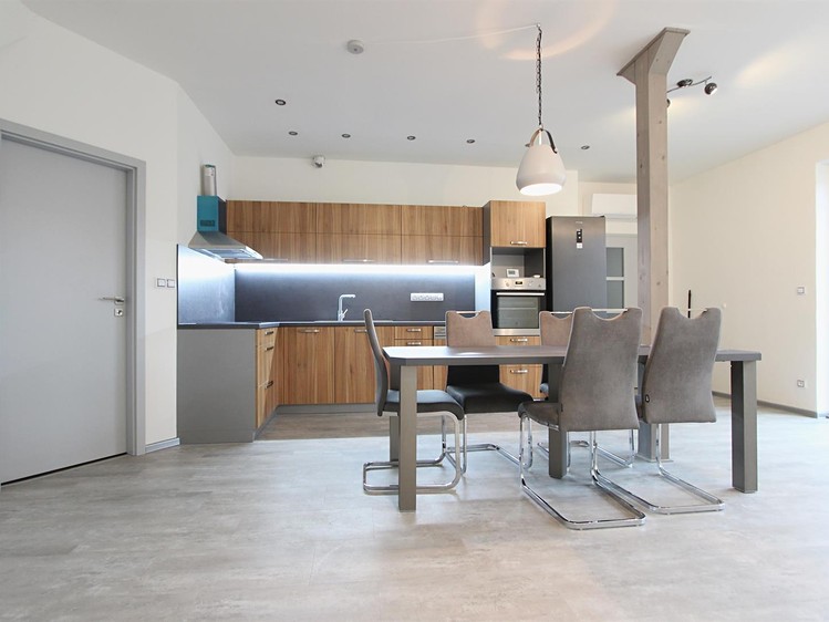 Pronájem bytu 4+kk 112 m² - foto 1