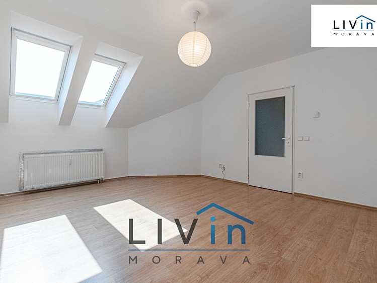Pronájem bytu 3+1 85 m² - foto 8