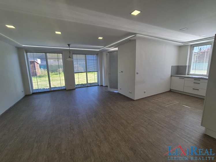 Pronájem bytu 2+kk 68 m² (Jednopodlažní) - foto 8