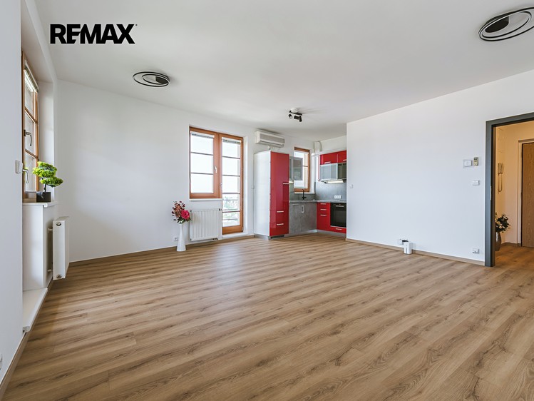 Pronájem bytu 1+kk 37 m² (Jednopodlažní) - foto 2