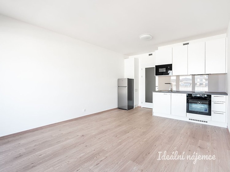 Pronájem bytu 1+kk 32 m² - foto 1