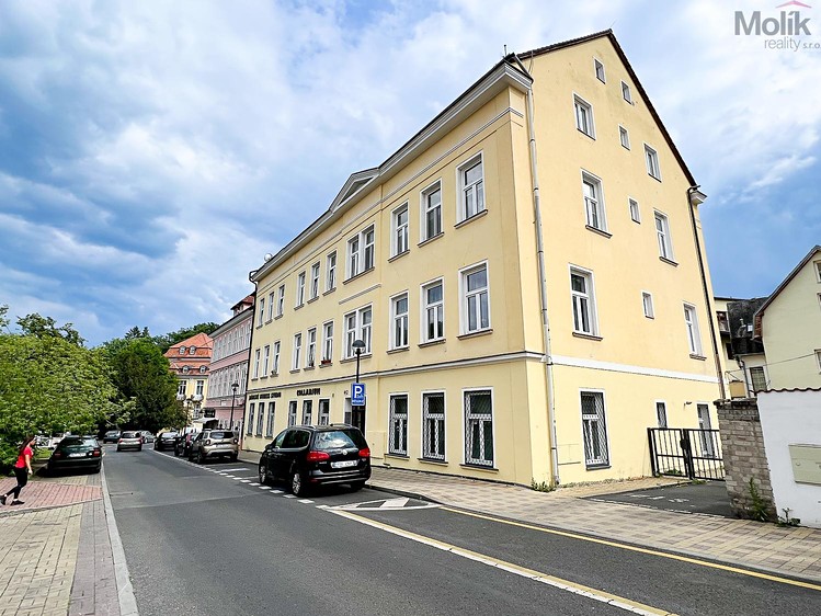 Pronájem bytu 2+1 82 m² - foto 1